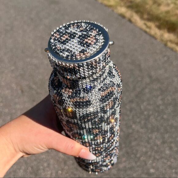 Rhinestone water bottle in brown cheetah leopard with detachable silver chain - Picture 3 of 4
